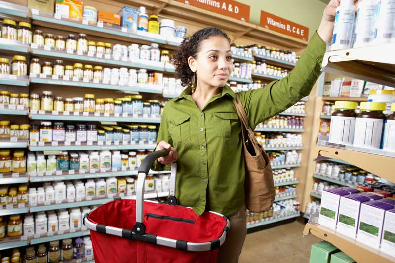 woman shopping for vitamins