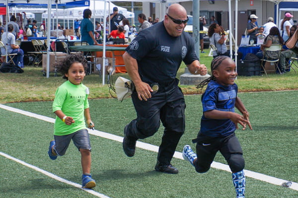 LAPD officer at health event with children
