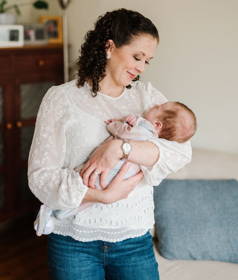Jennifer Stuart and her son, Elliott, when he was 6 weeks old. (Photo courtesy of Annmarie Swift Photography)