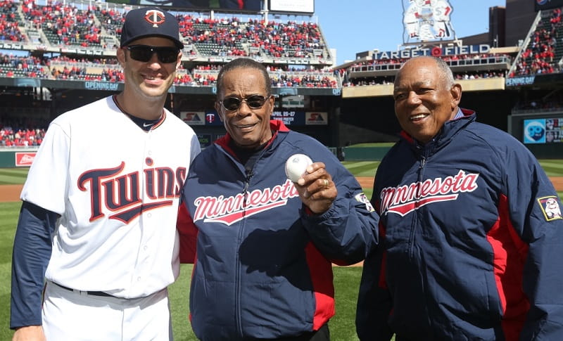 Rod Carew (center) at Twins' 2016 home opener.
