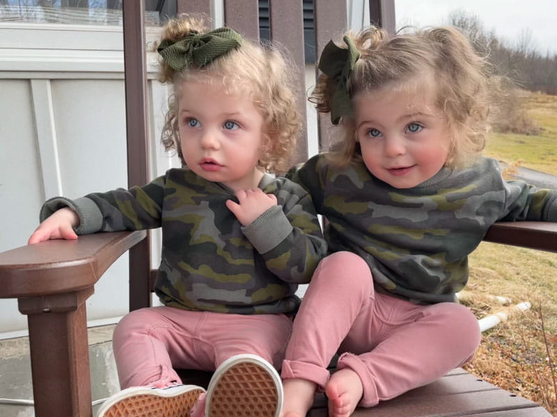 Congenital heart defect survivor Sadie Conway (right) with her twin sister, Skylar. (Photo courtesy of the Conway family)