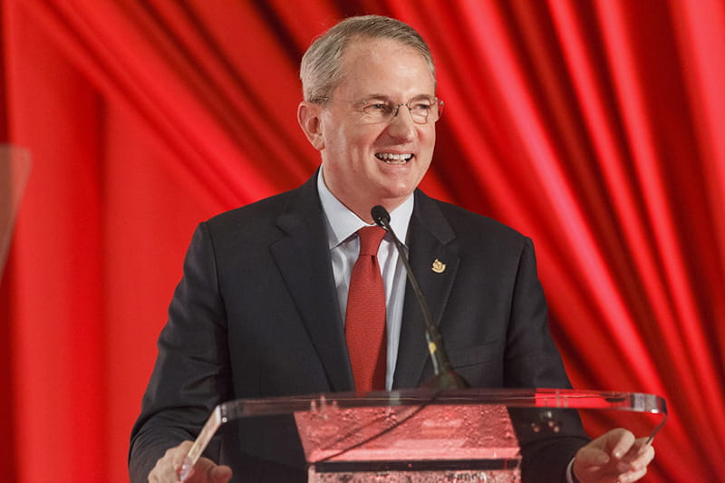 Dr. John Warner receiving the AHA Distinguished National Leadership Award in 2018. (Photo by Tim Sharp)