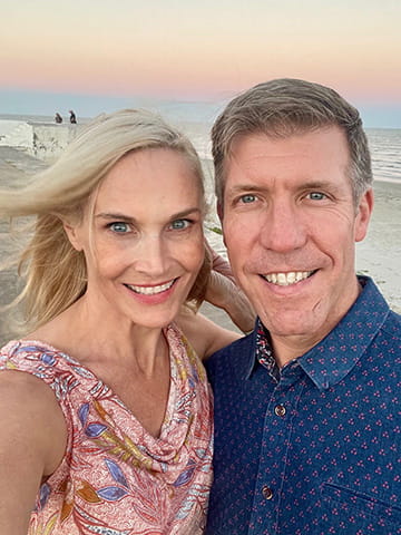 A selfie of stroke survivor, Laura Sammons, and her husband at the beach