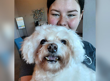 Melody McMurray con su perro Melody McMurray con su perro